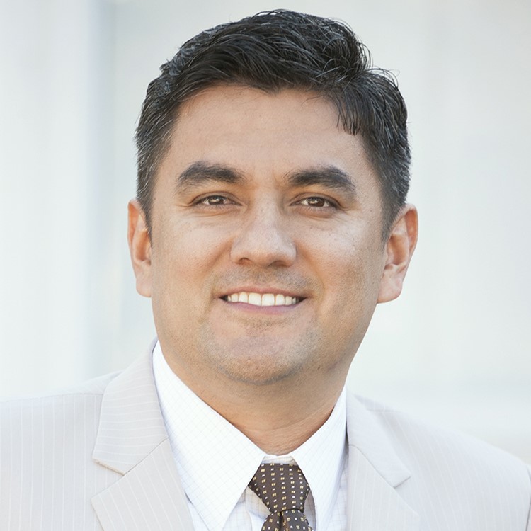Moises Torres-Gonzalez Headshot.jpg
